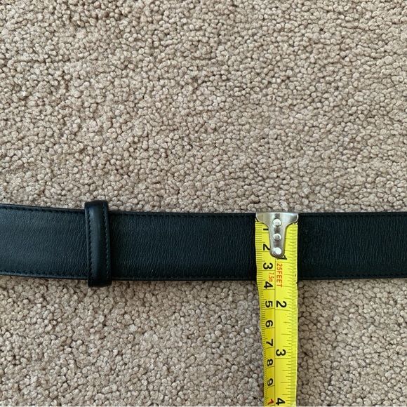 Authentic GUCCI unisex black leather belt with gold interlocking buckle - Picture 7 of 7